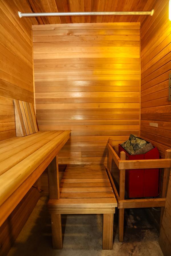 The Lodge At Beaver Lake Bed And Breakfast Роджерс Экстерьер фото
