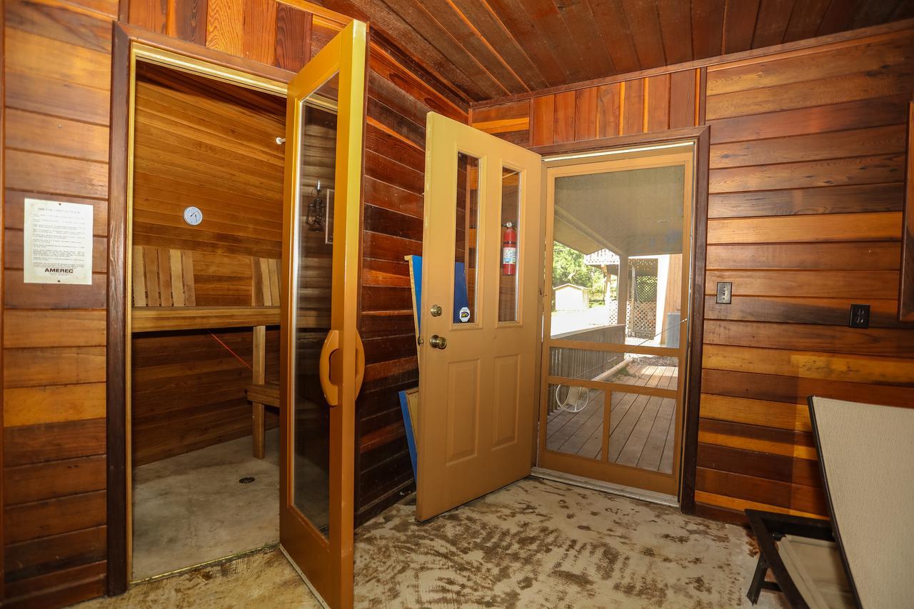 The Lodge At Beaver Lake Bed And Breakfast Роджерс Экстерьер фото